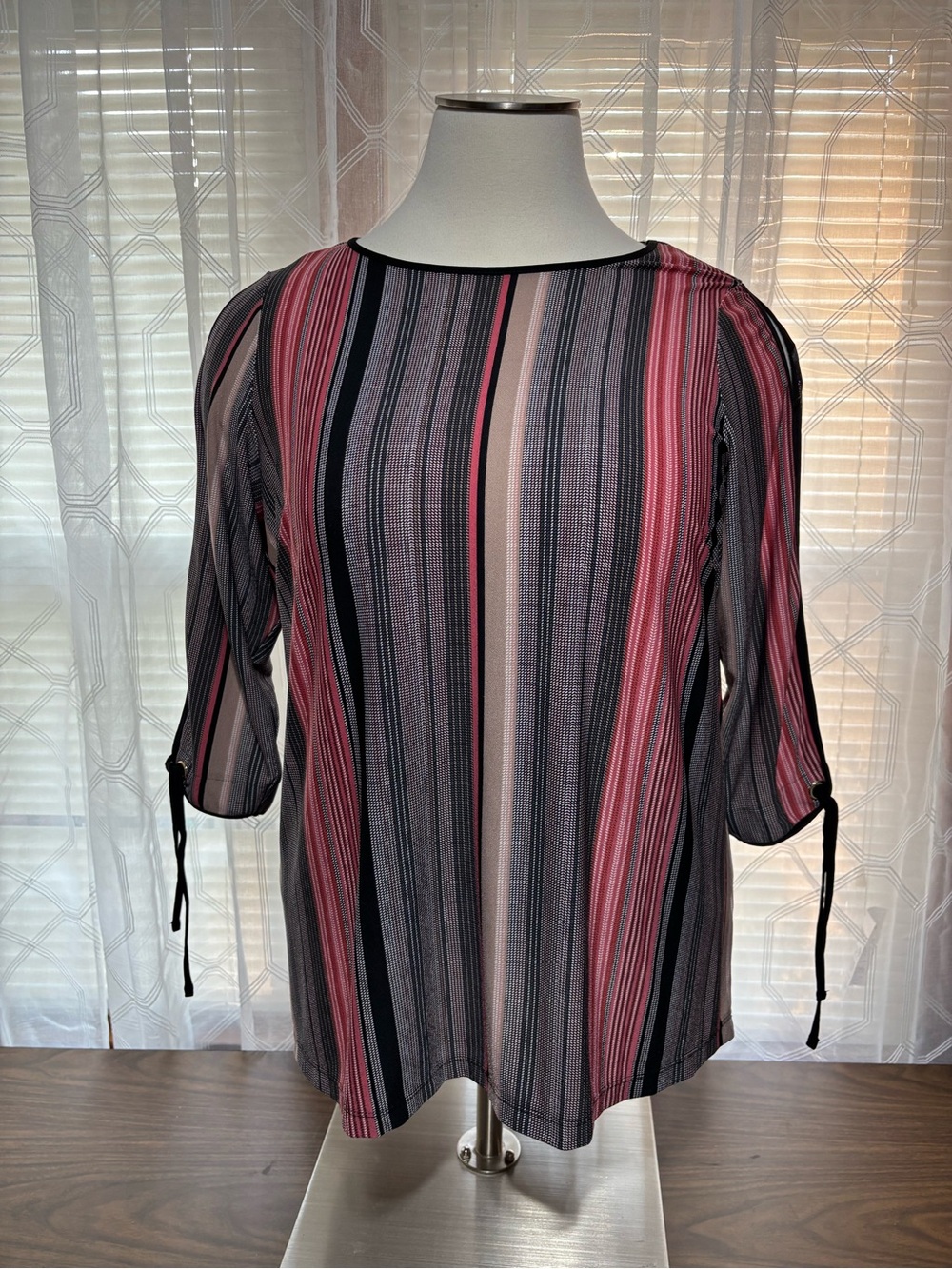 Roz & Ali 2X Stripedq Pink and Black Women’s Blouse Open sided 3/4L sleeve w/tie